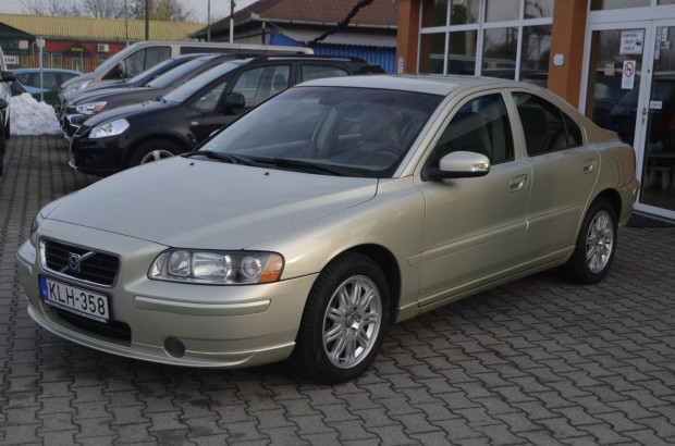 Volvo S60 2.4 D Kinetic Vgig Volvo Szakszerviz...