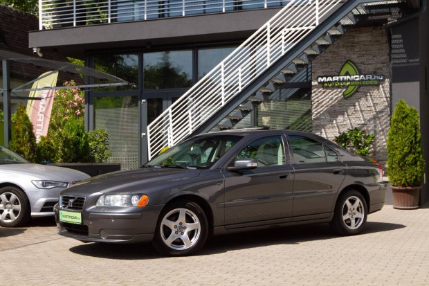 Volvo S60 2.4 D Momentum Taupe Leather Sport In...