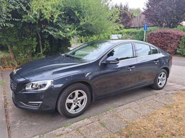 Volvo S60 II 2.0 D (D4) Momentum felszereltsggel elad