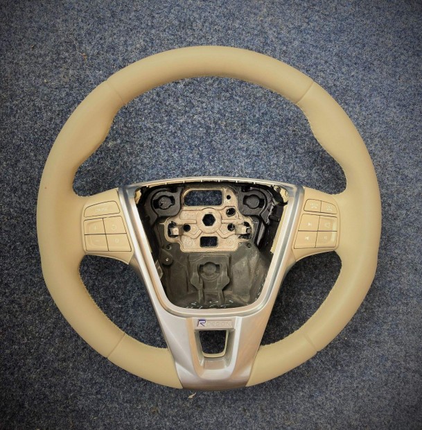 Volvo S60,S80,XC70,V70,V60,XC60.hibátlan baige bőr kormány.10 utánsta