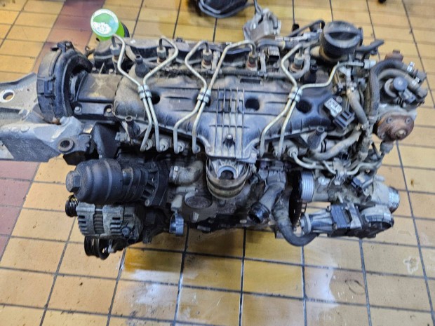 Volvo S60, V60, V70, S80 komplett motor hengerfejjel, D5204T7 motorkód