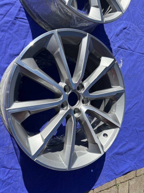 Volvo S60 / V60 gy�ri k�nny�f�m felni 8x19