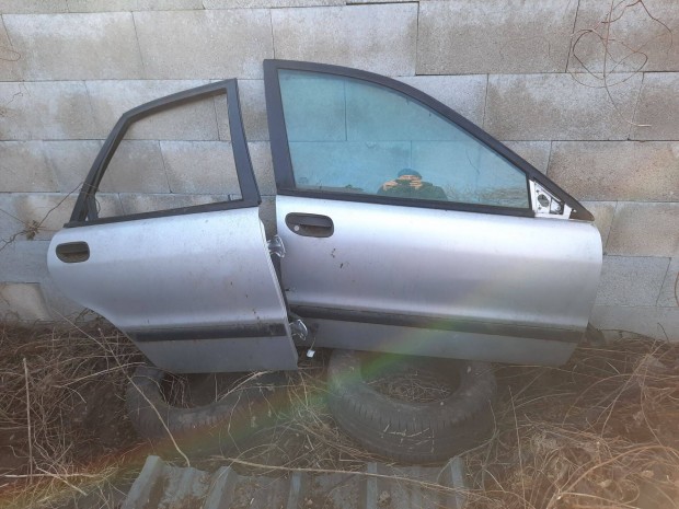 Volvo S 40 bontott ajtók