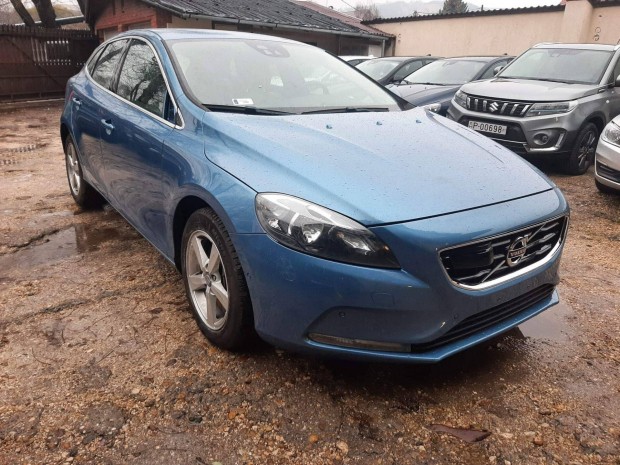 Volvo V40 2013 t�l bontott alkatr�szek