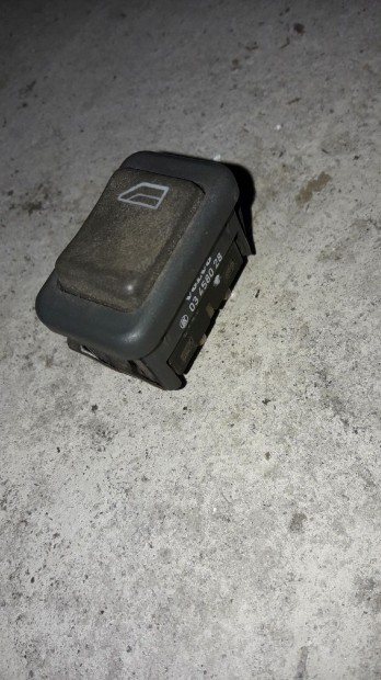 Volvo V40 Ablakemel� Kapcsol�