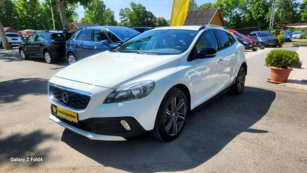 Volvo V40 Cross Country 2.5 T5 AWD Kinetic Gear...