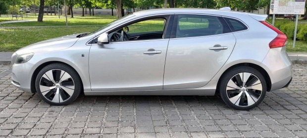 Volvo V40 D4 Mag.Sz-Videó-M.O-Vez.Sze.K-190Le/400Nm Azonnal vihető!O.R