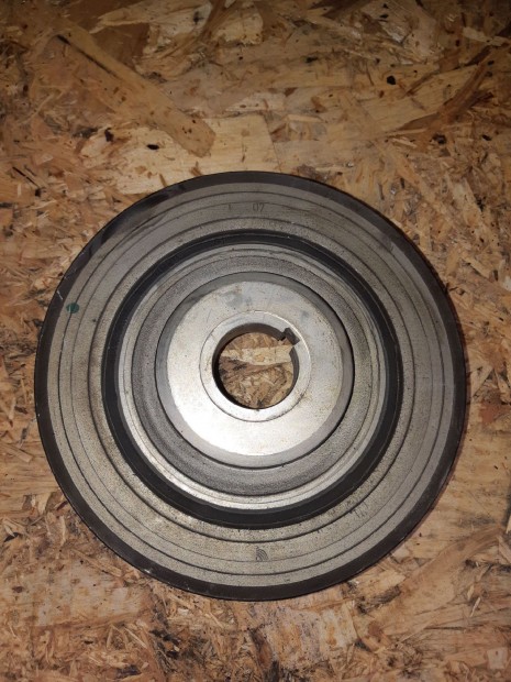 Volvo V40 F�tengely Sz�jt�rcsa