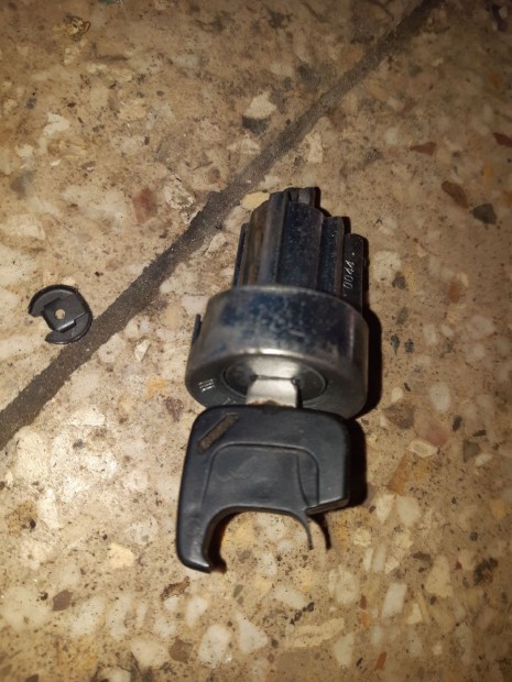 Volvo V40 Gy�jt�skapcsol� Z�rbet�t