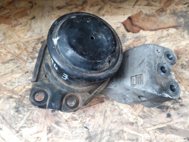 Volvo V40 Jobb Motortartó Bak