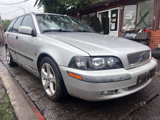 Volvo V40 (2001) 1.9D F9Q Alkatrészek #M3010