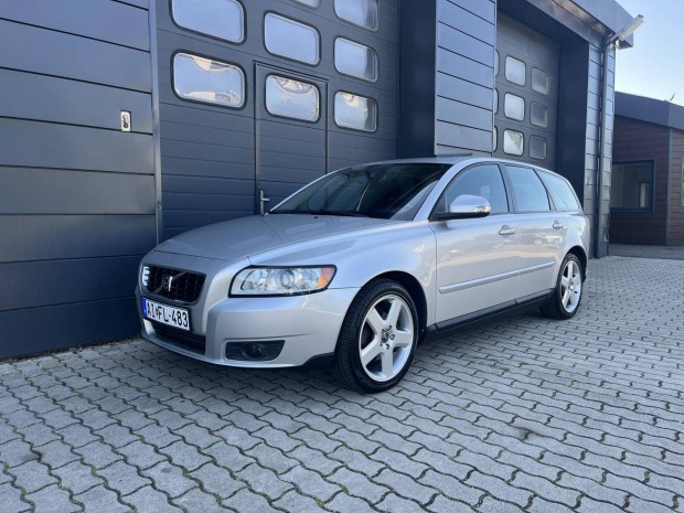 Volvo V50 1.6 D Drive Momentum Szervizelt / OLA...