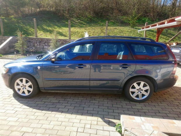 Volvo V50 2.0 D momentum tulajdonostól, rendszeresen karbantartott