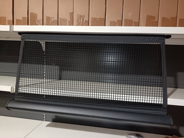 Volvo V50 t�relv�laszt� kutya h�l�