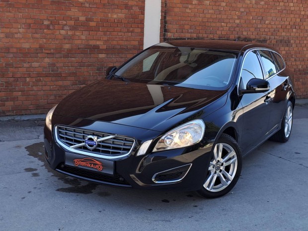 Volvo V60 1.6 D Drive Momentum Barna Bőr-Koccan...