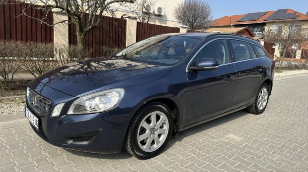 Volvo V60 1.6 D Drive Momentum Friss Szerviz! F...