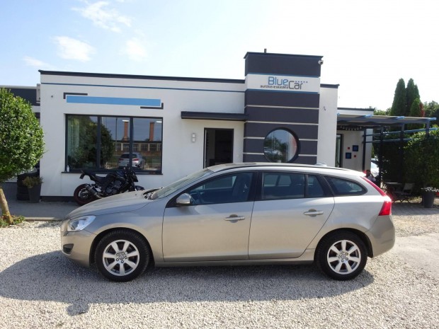 Volvo V60 1.6 D Drive Summum Navigci!Gazdasg...