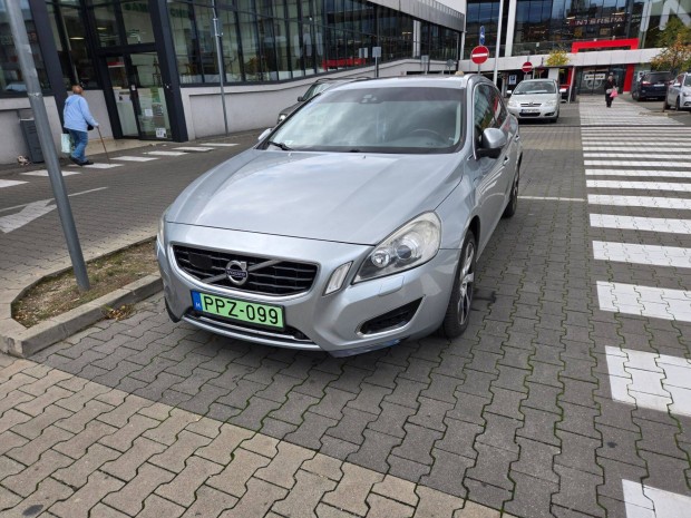 Volvo V60 hybrid elad
