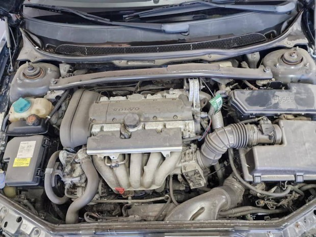 Volvo V70 2.4 Benzin 5 Henger Autmatavlt Minden Alkatrsze Elad !