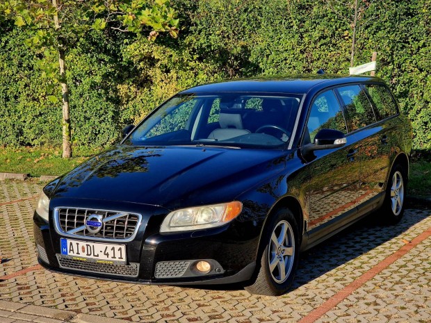 Volvo V70 2.4 D Kinetic Navi-Xenon-Fbr-lsf...