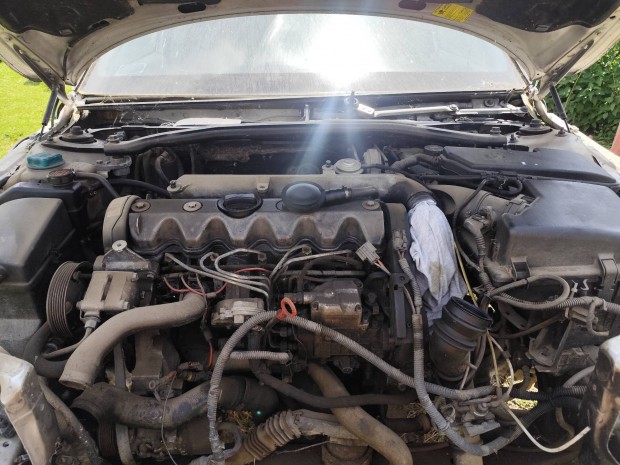 Volvo V70 2.5 TDI 2000 évjárat bontás. D5252T