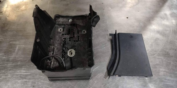 Volvo V70 III 3 MK3 Akkumltor tart, takar
