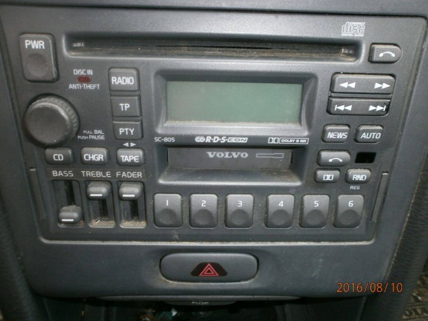 Volvo V70,XC,AWD,2000-esről:gyári CD-s rádió alkatrésznek eladó