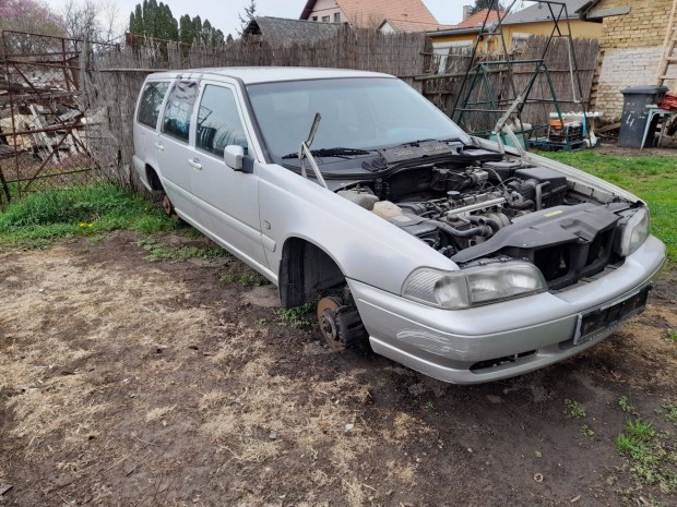 Volvo V70 alkatr�szek elad�k