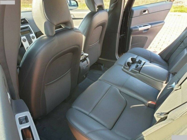 Volvo V 50 vagy S 40 beépitett gyerek üléshez barna bőr , eladó