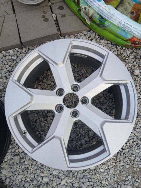 Volvo XC30 alufelni 1db p�tl�snak
