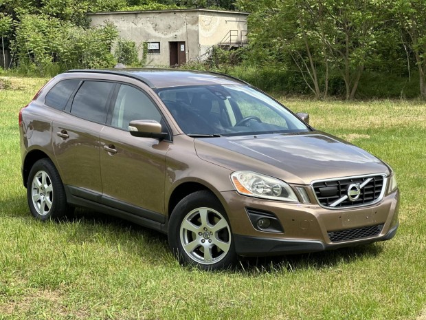 Volvo XC60 2.4 D Kinetic Olasz-Rozsdamentes/RIT...