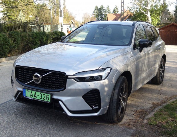 Volvo XC60 T6 Plug-in Hybrid Ultimate Dark elad�, kiv�l� �llapotban