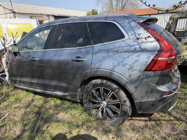 Volvo XC60 ajt� csomagt�rajt� l�mpa alufelni s�rv�d� 2018 T6