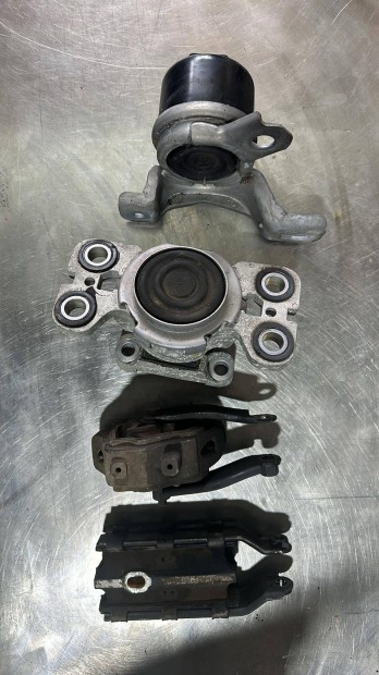 Volvo XC70 III 3 MK3 Motor tart bak