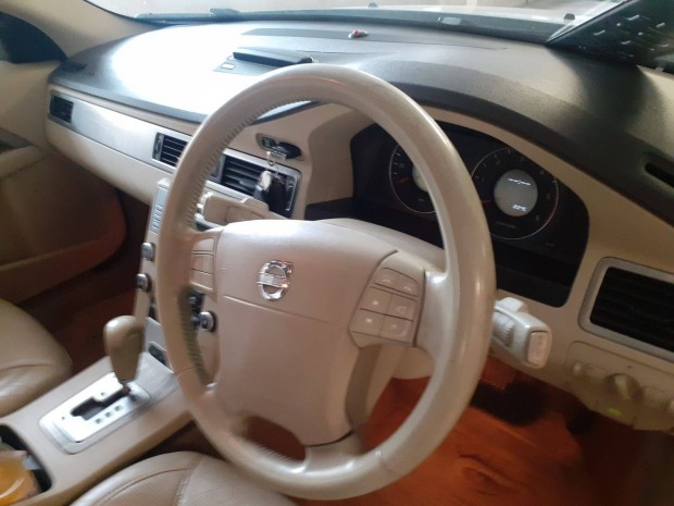 Volvo XC70 Ii V70 III S80 II navis telefonos vaj színű bőr kormány lég