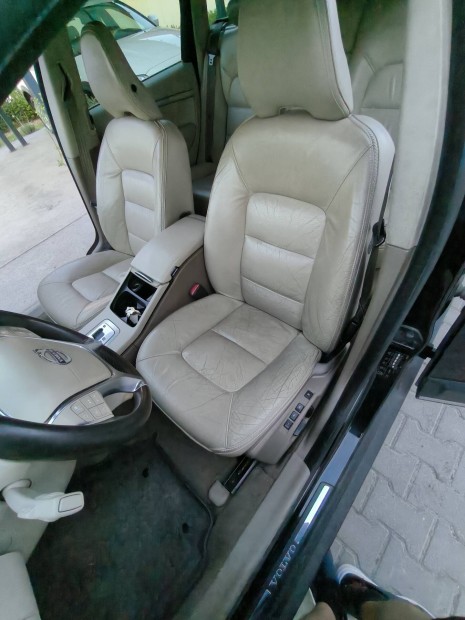 Volvo XC70, V70 2010 világos bőr ülések
