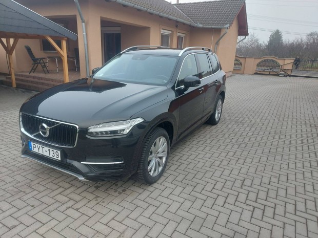 Volvo XC90 2.0 D5 Momentum 5 Sitze 235 PS