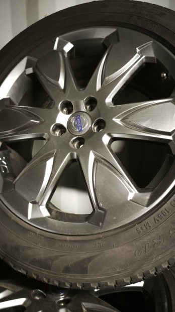 Volvo XC90 XC60 gy�ri 19" 19 19coll alufelnik gumival