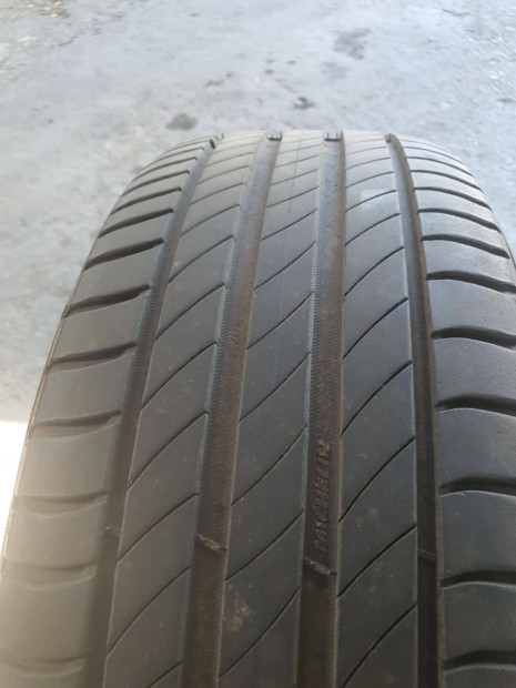 Volvo -Ford-Mazda-felni gumival elad