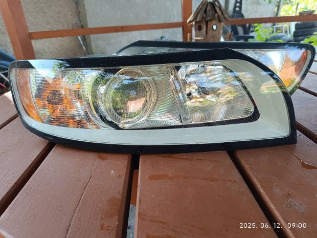 Volvo első fényszóró