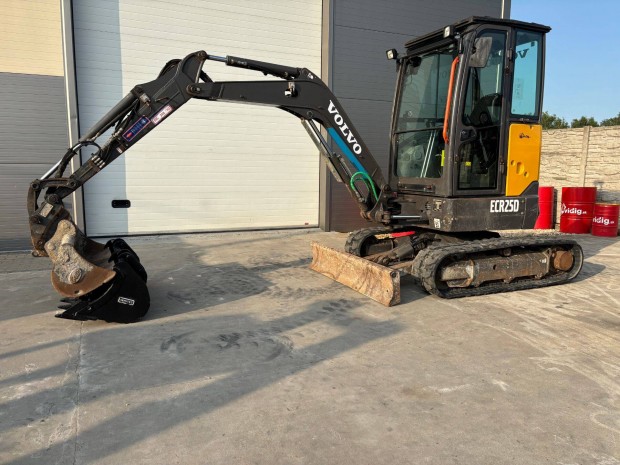 Volvo ecr 25D árokásó minikotró