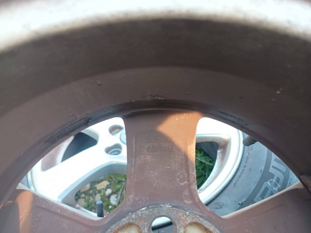 Volvo gyári 15" alufelni szett nyári gumikkal