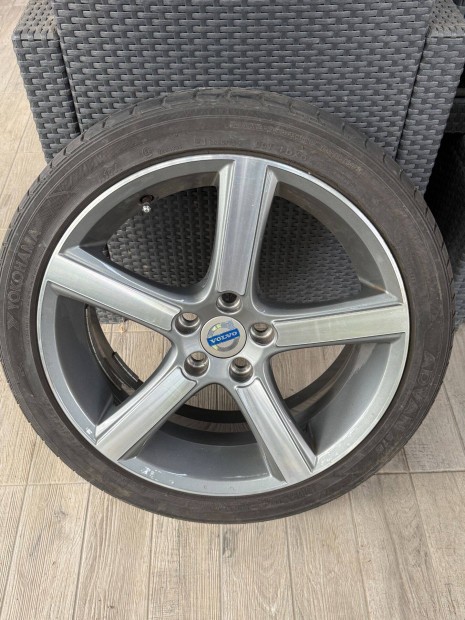 Volvo gy�ri alufelni 18-as 4db + aj�nd�k ny�ri gumik