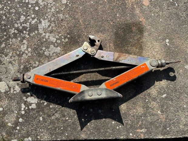 Volvo gy�ri aut�emel� - defektjav�t�shoz, j� �llapotban