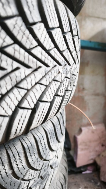 Volvo lemezfelni d�szt�rcs�val 15" 4db