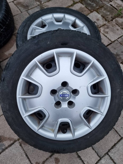 Volvo lemezfelni dísztárcsával