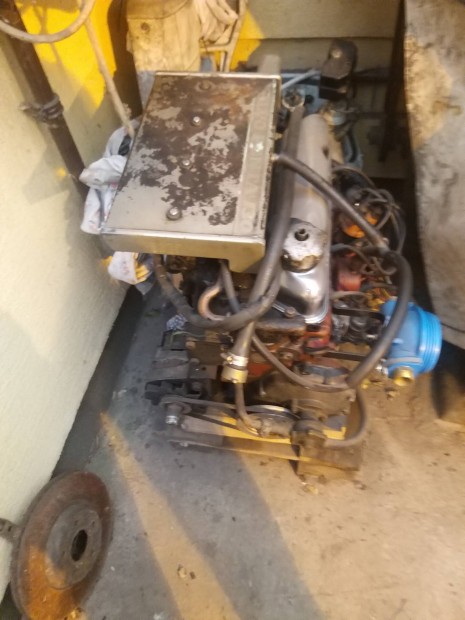 Volvo penta aq 130 motor s aq270 hajtm elad 