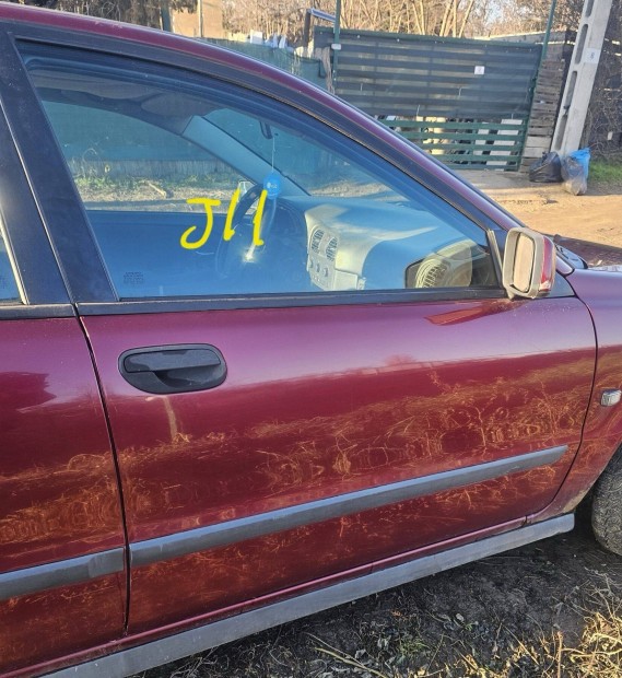 Volvo s40 bordó ajtó 10000
