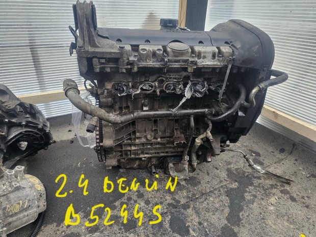 Volvo s80 2.4 benzines motor 100000.  