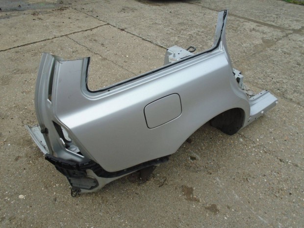 Volvo v50 hátsó sárvédő eladó!